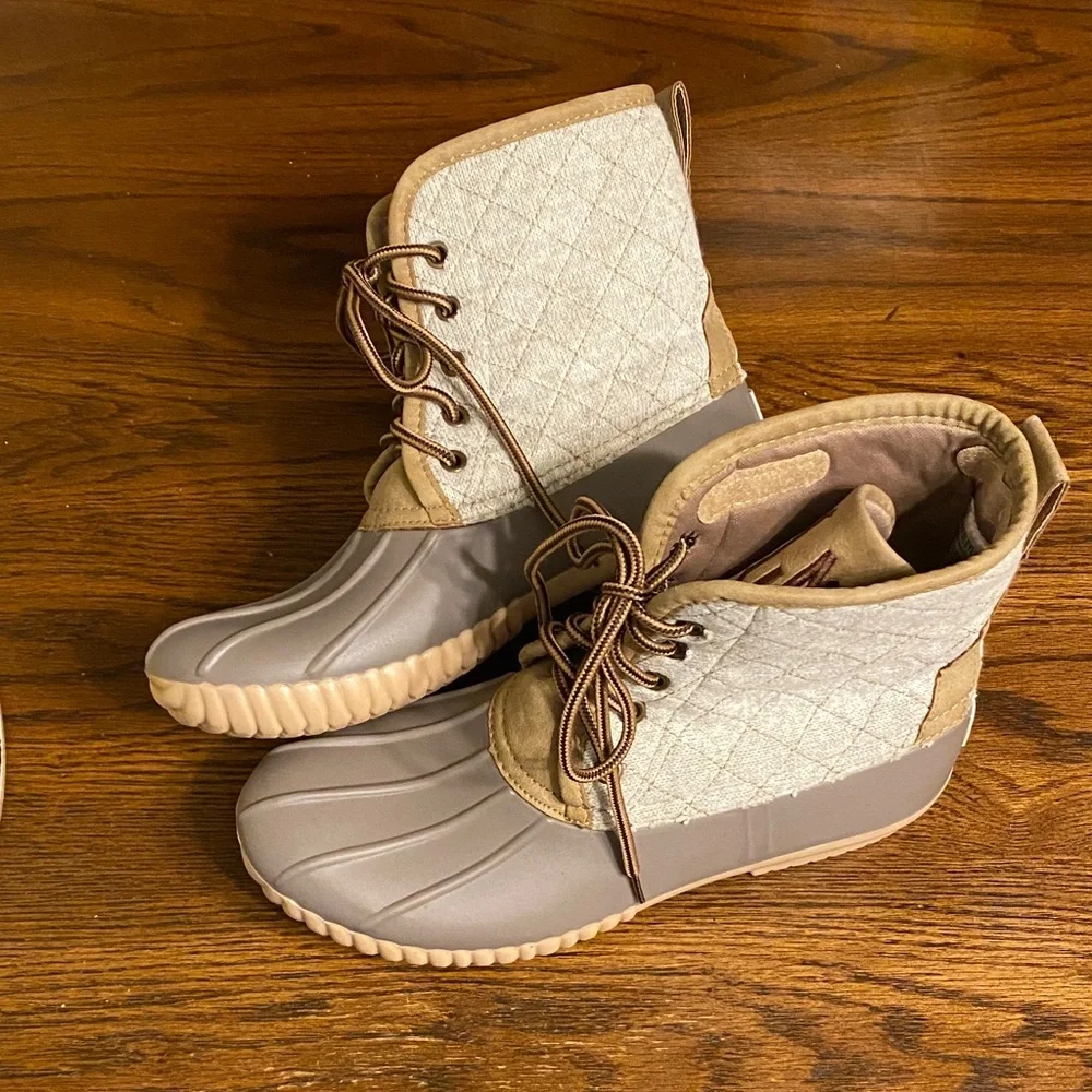 MarleyLilly Tan & Gray Duck Boots Size 8 Monogrammed ALN Winter Rain